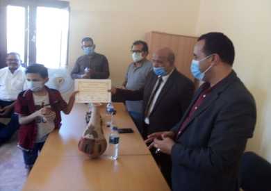 رئيس إقليم وسط الصعيد الثقافى اثناء زيارتة اليوم للوادى الجديد